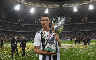 1083886672 JEDDAH, SAUDI ARABIA - JANUARY 16: Cristiano Ronaldo of Juventus celebrates after winning the Italian Supercup match between Juventus and AC Milan at King Abdullah Sports City on January 16, 2019 in Jeddah, Saudi Arabia. (Photo by Claudio Villa/Getty Images for Lega Serie A)