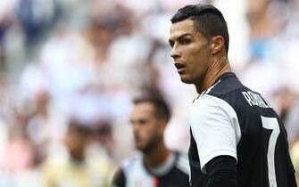 1171645553 TURIN, ITALY - SEPTEMBER 28: Cristiano Ronaldo of Juventus looks on during the Serie A match between Juventus and SPAL at Allianz Stadium on September 29, 2019 in Turin, Italy. (Photo by Marco Luzzani/Getty Images)