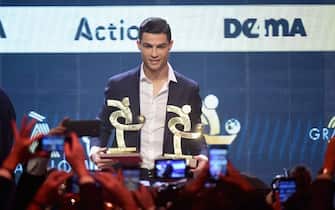 1186223097 MILAN, ITALY - DECEMBER 02: Cristiano Ronaldo receives the best soccer player during the 'Oscar del Calcio AIC' Italian Football Awards on December 2, 2019 in Milan, Italy. (Photo by Pier Marco Tacca/Getty Images)