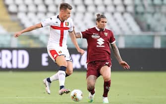 TURIN, ITALY - JULY 16: Lyanco of Torino FC challenges Andrea Pinamonti of Genoa CFC during the Serie A match between Torino FC and  Genoa CFC at Stadio Olimpico di Torino on July 16, 2020 in Turin, Italy. (Photo by Jonathan Moscrop/Getty Images)