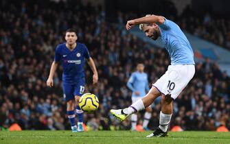 MANCHESTER, ENGLAND - NOVEMBER 23: Sergio Aguero of Manchester City hits the crossbar during the Premier League match between Manchester City and Chelsea FC at Etihad Stadium on November 23, 2019 in Manchester, United Kingdom. (Photo by Laurence Griffiths/Getty Images)