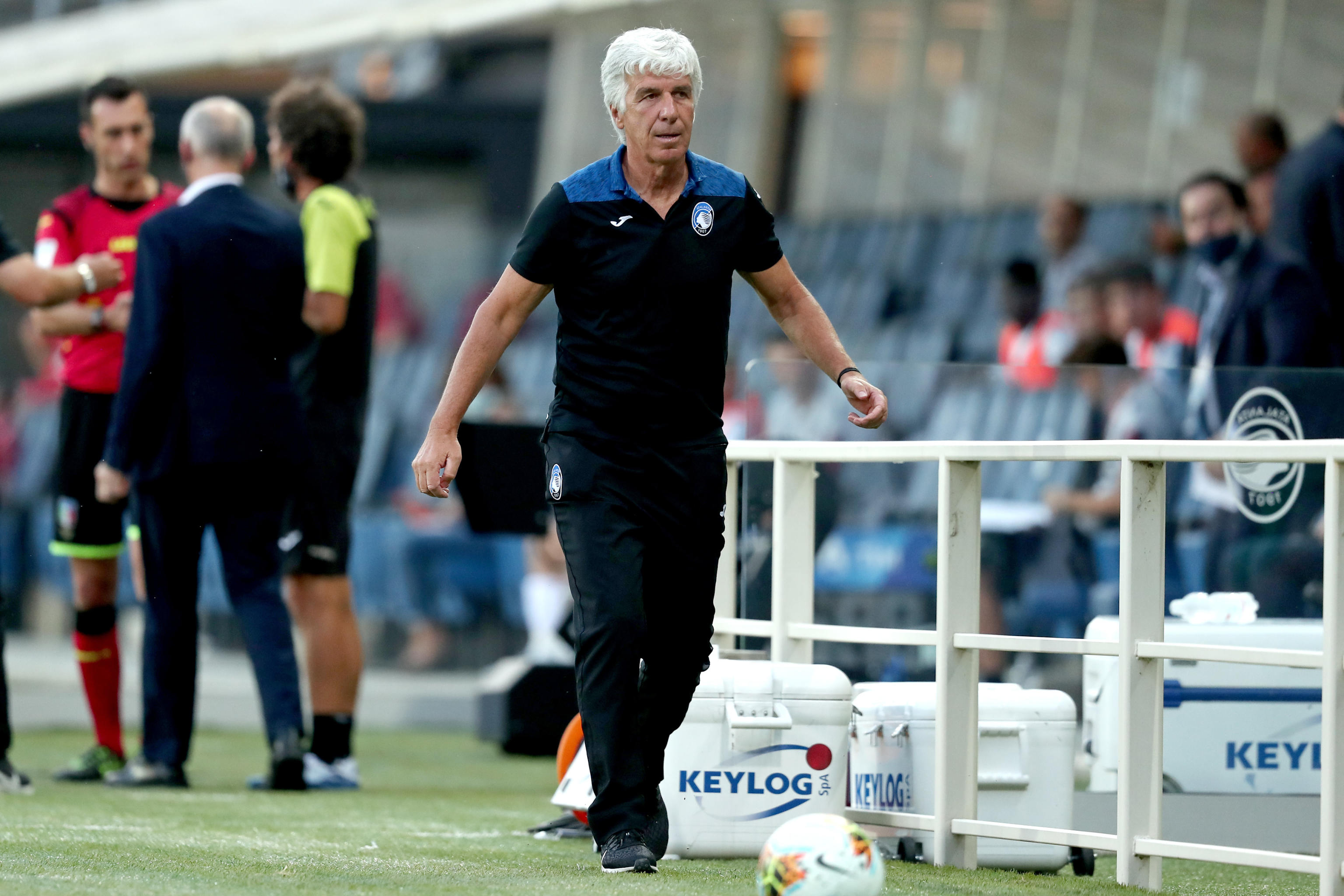 Soccer: Serie A; Atalanta-Bologna Atalanta's coach Gian Piero Gasperini leaves the field after his expulsion during the Italian Serie A soccer match Atalanta BC vs Bologna FC at the Gewiss Stadium in Bergamo, Italy, 21 July 2020.
ANSA/PAOLO MAGNI