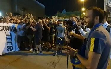 Verona, i tifosi salutano Pazzini: "Ciao capitano"