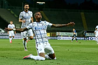 Inter's Ashley Young jubilates after scoring the 0-2 goal during the Italian Serie A soccer match Atalanta BC vs IFC nter at the Gewiss Stadium in Bergamo, Italy, 02 August 2020.
ANSA/PAOLO MAGNI