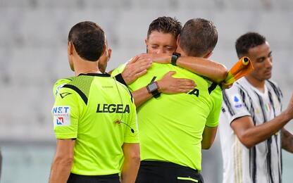Rocchi lascia in lacrime, l'omaggio di Juve e Roma