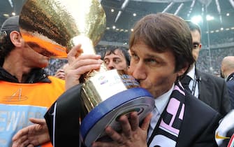 Italian head coach of Juventus FC, Antonio Conte, celebrates the victory of the Italian Serie A Championship 2011-2012 after the soccer match against Atalanta BC at Juventus stadium in Turin, Italy, 13 May 2012.ANSA/ALESSANDRO DI MARCO