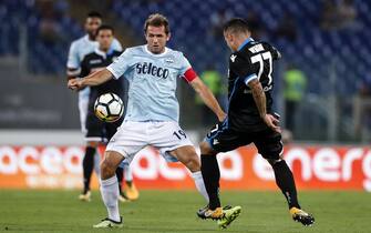 Lazio's Senad Lulic (L) and Spal's Federico Viviani (R) in action during the Italian Serie A soccer match SS Lazio vs Spal 2013 at Olimpico stadium in Rome, Italy, 20 August 2017. ANSA/ANGELO CARCONI