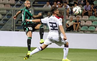Sassuolo's Simone Zaza (L) kicks in a goal during the Italian Serie A soccer match US Sassuolo vs Cagliari Calcio at Mapei Stadium in Reggio Emilia, Italy, 31 August 2014.ANSA/ELISABETTA BARACCHI