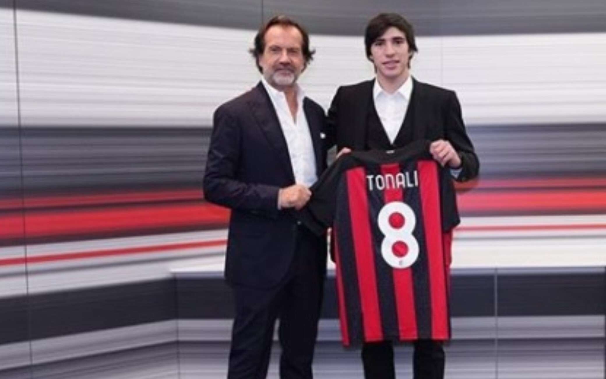 Milan, i giocatori con la maglia numero 8: da Tonali a Gattuso | Sky Sport