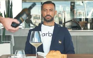 Quagliarella e un cameriere da assist... VIDEO