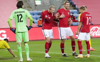 epa08736300 Romania's goalkeeper Ciprian Tatarusanu (L) looks at Norway's (L-R) Erling Braut Haaland, Kristoffer Ajer and Martin Odegaard cheering after their 3-0 goal during the UEFA Nations League soccer match between Norway and Romania at Ullevaal Stadium, Oslo, norway, 11 October 2020.  EPA/Vidar Ruud  NORWAY OUT