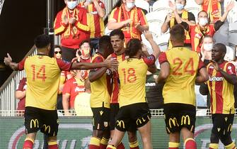Lens' French striker Florian Sotoca (C-R) is congratuled by teammates after scoring during the French L1 friendly football match between RC Lens (RCL) and Dijon FCO (DFCO) at the Bollaert Stadium in Lens, northern France on August 15, 2020. (Photo by FRANCOIS LO PRESTI / AFP) (Photo by FRANCOIS LO PRESTI/AFP via Getty Images)