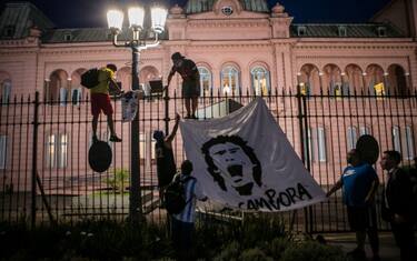 Il feretro di Maradona alla Casa Rosada. VIDEO