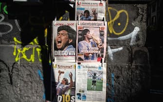 1287867709 NAPLES, ITALY - NOVEMBER 26: Covers of national newspapers are seen at a newsstand the day after the death of soccer player Diego Armando Maradona on November 26, 2020 in Naples, Italy. Diego Armando Maradona died at 60 after a cardiocirculatory arrest while he was at his house in Tigre, Argentina, where he was spending his convalescence after brain surgery three weeks before. (Photo by Ivan Romano/Getty Images)