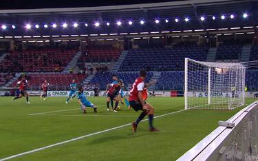 Pavoletti, il ritorno al gol è di tacco. VIDEO
