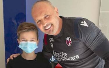 Sinisa incontra Mirko, 12enne guarito da leucemia