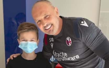 Sinisa incontra Mirko, 12enne guarito da leucemia