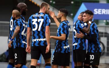 Inter Milan's Lautaro Martinez (R) celebrates with his teammates  after scoring goal of 2  to 1 during the Italian serie A soccer match  between Fc Inter and Crotone at Giuseppe Meazza stadium in Milan 3 January  2021.ANSA / MATTEO BAZZI