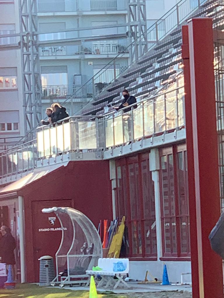 Nicola segue l'allenamento del Torino dalla tribuna del Filadelfia