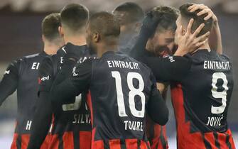 epa08944601 Frankfurt's Luka Jovic (R) celebrates with teammates after scoring the 3-1 lead during the German Bundesliga soccer match between Eintracht Frankfurt and FC Schalke 04 in Frankfurt, Germany, 17 January 2021.  EPA/RONALD WITTEK / POOL CONDITIONS - ATTENTION: The DFL regulations prohibit any use of photographs as image sequences and/or quasi-video.