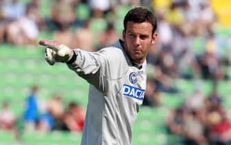 Goalkepeer of Udinese, Samir Handanovic, gestures during the Italian Serie A soccer match against Ss Lazio at Friuli stadium in Udine, Italy on 08 May 2011.ANSA/LANCIA