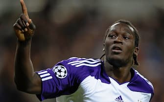 epa02299415 Anderlecht's Romelu Lukaku celebrates after the first goal of Anderlecht during the Uefa Champions League play-off round match between Belgian first division team RSCA Anderlecht and Serbian first division soccer team Partizan Belgrade, in Anderlecht, Brussels, 24 August 2010. The first leg finished 2-2.  EPA/ERIC LALMAND-VIRGINIE LEFOUR BELGIUM OUT
