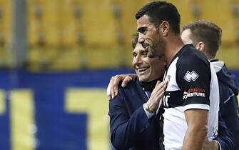 Inter's coach Antonio Conte and Parma's Graziano Pellè at the end of the Italian Serie A soccer match Parma Calcio vs FC Inter at Ennio Tardini stadium in Parma, Italy, 04 March 2021. ANSA / SERENA CAMPANINI