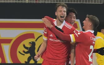 dpatop - 18 December 2020, Berlin: Football: Bundesliga, 1. FC Union Berlin - Borussia Dortmund, Matchday 13 at Stadion Alte FÃ¶rsterei. Union's Marvin Friedrich (l) celebrates with his teammates after his 2:1. Photo: Soeren Stache/dpa-Zentralbild/dpa - IMPORTANT NOTE: In accordance with the regulations of the DFL Deutsche FuÃŸball Liga and/or the DFB Deutscher FuÃŸball-Bund, it is prohibited to use or have used photographs taken in the stadium and/or of the match in the form of sequence pictures and/or video-like photo series.