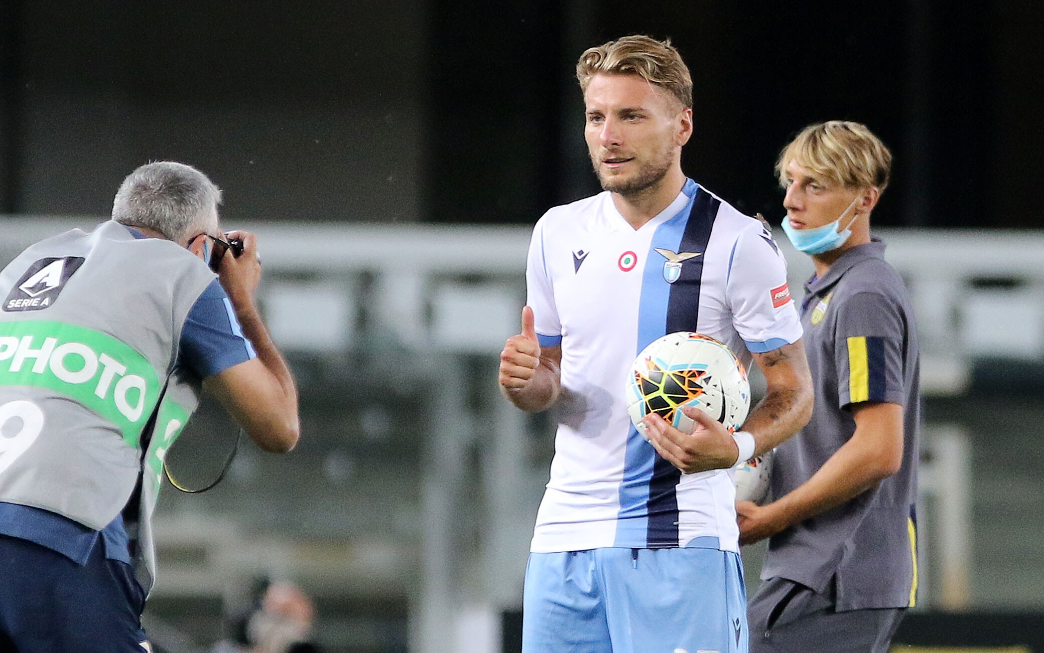 Ciro in posa col pallone il 26 luglio 2020, quando segnò tre gol al Bentegodi Ciro in posa col pallone il 26 luglio 2020, quando segnò tre gol al Bentegodi