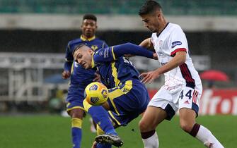 Foto Paola Garbuio/LaPresse 
06 dicembre 2020 Verona, Italia 
sport calcio 
Hellas Verona vs Cagliari-Campionato di calcio Serie A TIM 2020/2021 - stadio Bentegodi . 
Nella foto:   favilli andrea,carboni andrea

Photo Paola Garbuio/LaPresse  
December 06, 2020  Verona, Italy 
sport soccer 
Hellas Verona vs Cagliari -Italian Football Championship League A TIM 2020/2021 - Bentegodi stadium. 
In the pic:  favilli andrea,carboni andrea