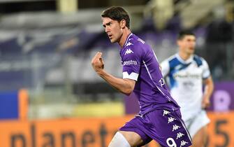 Foto LaPresse - Jennifer Lorenzini
11/04/2021 Firenze (Italia)
Sport Calcio
Fiorentina - Atalanta
Campionato italiano di Calcio Serie A TIM 2020 - 2021 - Stadio &quot;Artemio Franchi&quot;
Nella foto: esultanza Vlahovic  dopo il gol 1-2 

Photo LaPresse - Jennifer Lorenzini
11 April 2021 Firenze (Italy)
Sport Soccer
Fiorentina - Atalanta
Italian Football Championship League A TIM 2020/ 2021 - &quot;Artemio Franchi&quot; Stadium 
In the pic:  Vlahovic   celebrates after scoring goal 1-2