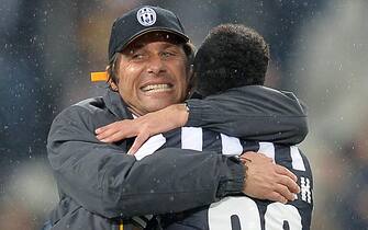 Juventus' coach Antonio Conte celebrates the victory with his player Kwadwo Asamoah at the end of the Italian Serie A soccer match Juventus FC vs Bologna FC at the Juventus Stadium in Turin, Italy, 19 April 2014.ANSA/ALESSANDRO DI MARCO