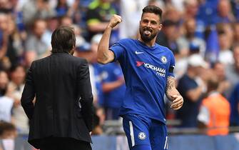 Chelsea's French striker Olivier Giroud (R) celebrates with Chelsea's Italian head coach Antonio Conte after scoring the opening goal during the English FA Cup semi-final football match between Chelsea and Southampton at Wembley Stadium in London, on April 22, 2018. (Photo by Ben STANSALL / AFP) / NOT FOR MARKETING OR ADVERTISING USE / RESTRICTED TO EDITORIAL USE        (Photo credit should read BEN STANSALL/AFP via Getty Images)