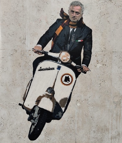 Il murales dedicato a Mourinho
