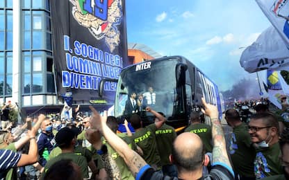 Cori e fumogeni a San Siro, che festa per l'Inter!