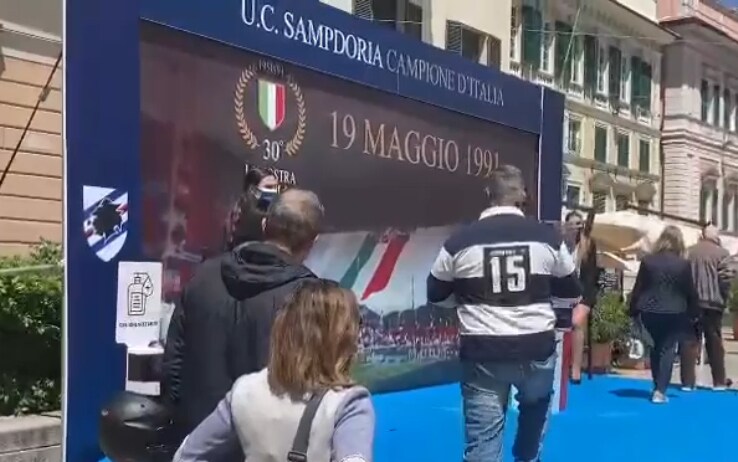 Sampdoria 30 Anni Fa Lo Scudetto La Festa Dei Tifosi Nel Centro Di