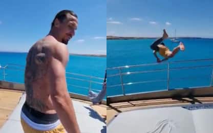 Ibrahimovic 'vola' in acqua, che tuffo dallo yacht