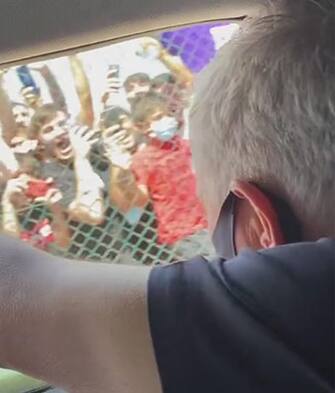 Mourinho saluta i tifosi poco dopo il suo arrivo all'aeroporto di Ciampino (Roma), in un fermo immagine tratto da un video pubblicato sul suo profilo Instagram dal tecnico portoghese, 2 luglio 2021.  INSTAGRAM MOURINHO ++ATTENZIONE LA FOTO NON PUO' ESSERE PUBBLICATA O RIPRODOTTA SENZA L'AUTORIZZAZIONE DELLA FONTE DI ORIGINE CUI SI RINVIA+++ +++NO SALES; NO ARCHIVE; EDITORIAL USE ONLY+++