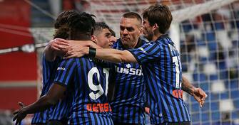 Reggio Emilia, Italy, 19th May 2021. Ruslan Malinovskyi of Atalanta celebrates with team mates after scoring to level the game at 1-1during the Coppa Italia match at Mapei Stadium - CittÃƒÂ  del Tricolore, Sassuolo. Picture credit should read: Jonathan Moscrop / Sportimage via PA Images
