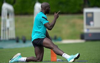 COMO, ITALY - JULY 26: Romelu Lukaku of FC Internazionale in action during the FC Internazionale training session at the club's training ground Suning Training Center at Appiano Gentile on July 26, 2021 in Como, Italy. (Photo by Mattia Ozbot - Inter/Inter via Getty Images)