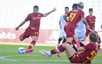1331653515 FARO, PORTUGAL - JULY 31: Henrikh Mkhitaryan of AS Roma in action during a Pre-Season Friendly match between Sevilla FC and AS Roma at Estadio Algarve on July 31, 2021 in Faro, Portugal. (Photo by Fabio Rossi/AS Roma via Getty Images)