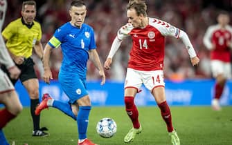 epa09454188 Denmark's Mikkel Damsgaard (R) and Israel's Bibras Natcho in action during the FIFA World Cup 2022 qualifiers Group F match between Denmark and Israel in Copenhagen, Denmark, 07 September 2021.  EPA/Mads Claus Rasmussen  DENMARK OUT