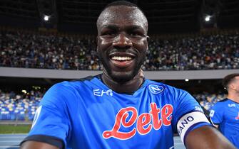 NAPLES, ITALY - SEPTEMBER 11: Kalidou Koulibaly of Napoli celebrates after scoring the first goal of Napoli during the Serie A match between SSC Napoli and Juventus at Stadio Diego Armando Maradona on September 11, 2021 in Naples, Italy. (Photo by SSC NAPOLI/SSC NAPOLI via Getty Images)