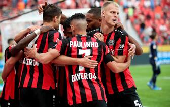 GERMANY SOCCER BUNDESLIGA epa09423531 Leverkusen's Patrik Schick (L) celebrates with his teammates after scoring the 2-0 lead during the German Bundesliga soccer match between Bayer 04 Leverkusen and Borussia Moenchengladbach in Leverkusen, Germany, 21 August 2021. EPA/FRIEDEMANN VOGEL CONDITIONS - ATTENTION: The DFL regulations prohibit any use of photographs as image sequences and/or quasi-video.