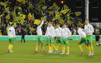 The players take to the pitch before the Premier League match at Carrow Road, Norwich
Picture by Paul Chesterton/Focus Images/Sipa USA 
20/11/2021
