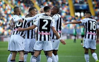 Udinese's Gerard Deulofeu (L) celebrated by his teammates after scoring the goal during the Italian Serie A soccer match Udinese Calcio vs US Sassuolo Calcio at the Friuli - Dacia Arena stadium in Udine, Italy, 7 November 2021. ANSA/GABRIELE MENIS