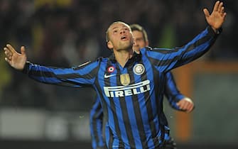 Luc Castaignos of Inter Milan jubilates scores the goal during the Italian Serie A soccer match AC Siena vs FC Internazionale at Montepaschi Arena in Siena, Italy on 27 November 2011.ANSA/MAURIZIO DEGL'INNOCENTI