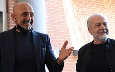 NAPLES, ITALY - JULY 02: Luciano Spalletti, Aurelio De Laurentiis visit the club training ground on July 02, 2021 in Naples, Italy. (Photo by SSC NAPOLI/SSC NAPOLI via Getty Images)