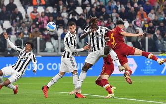 Juventus’ Mose Kean score the gol (1-0) during the italian Serie A soccer match Juventus FC vs AS Roma at Allianz Stadium in Turin, Italy, 17 october 2021 ANSA/ALESSANDRO DI MARCO