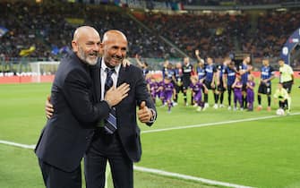 MILAN, ITALY - SEPTEMBER 25:  (L-R) Head Coach ofACF Fiorentina Stefano Pioli and Head Coach of FC Internazionale Luciano Spalletti embrace prior the serie A match between FC Internazionale and ACF Fiorentina at Stadio Giuseppe Meazza on September 25, 2018 in Milan, Italy.  (Photo by Pier Marco Tacca/Getty Images)